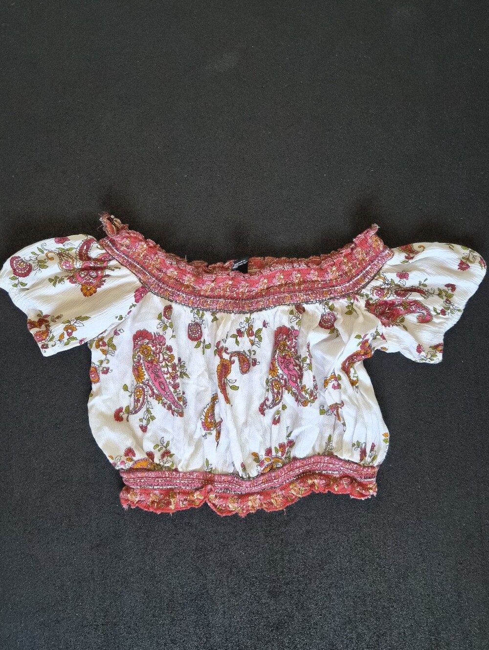 Boho Off-Shoulder Floral Paisley Crop Top in White and Pink